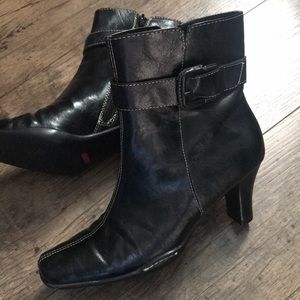 AEROSOLES Black Booties size 8